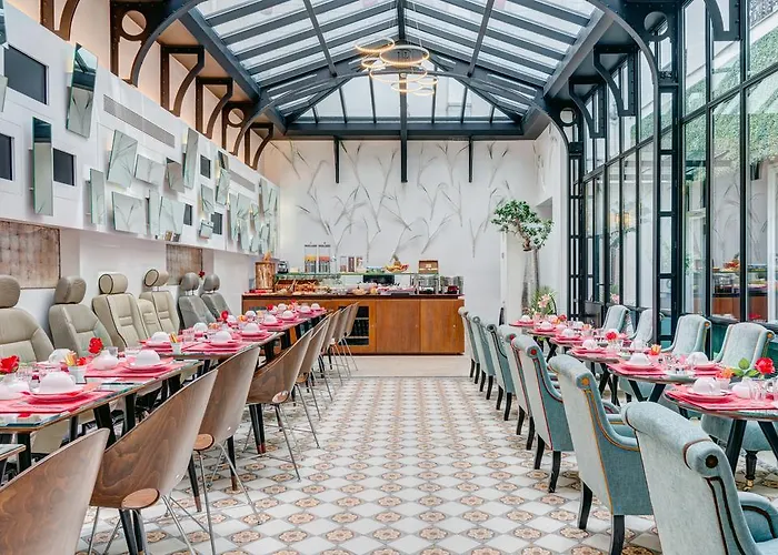 Joyce - AstotelHotel Parijs